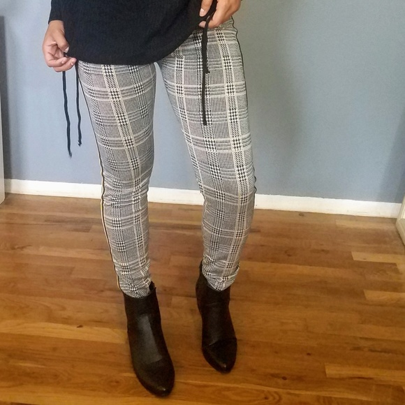 PLAID PANELED LEGGINGS - Picture 2 of 5